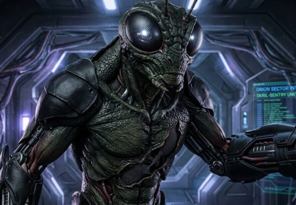 A hyper-realistic SKRIL warrior from Bellatrix Orion. The being features dark, leathery reptilian skin, green chitinous insectoid plates, and large multi-faceted compound eyes. Its left arm is replaced with a weaponized cybernetic hydraulic cannon.